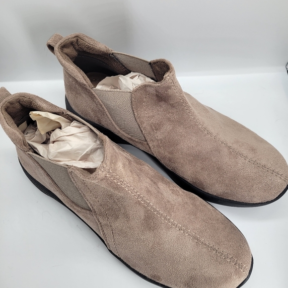 NWOB Earth Origins Dayana Casual Booties Women’s. Size 8M Faux Suede Round Toe - Picture 2 of 11